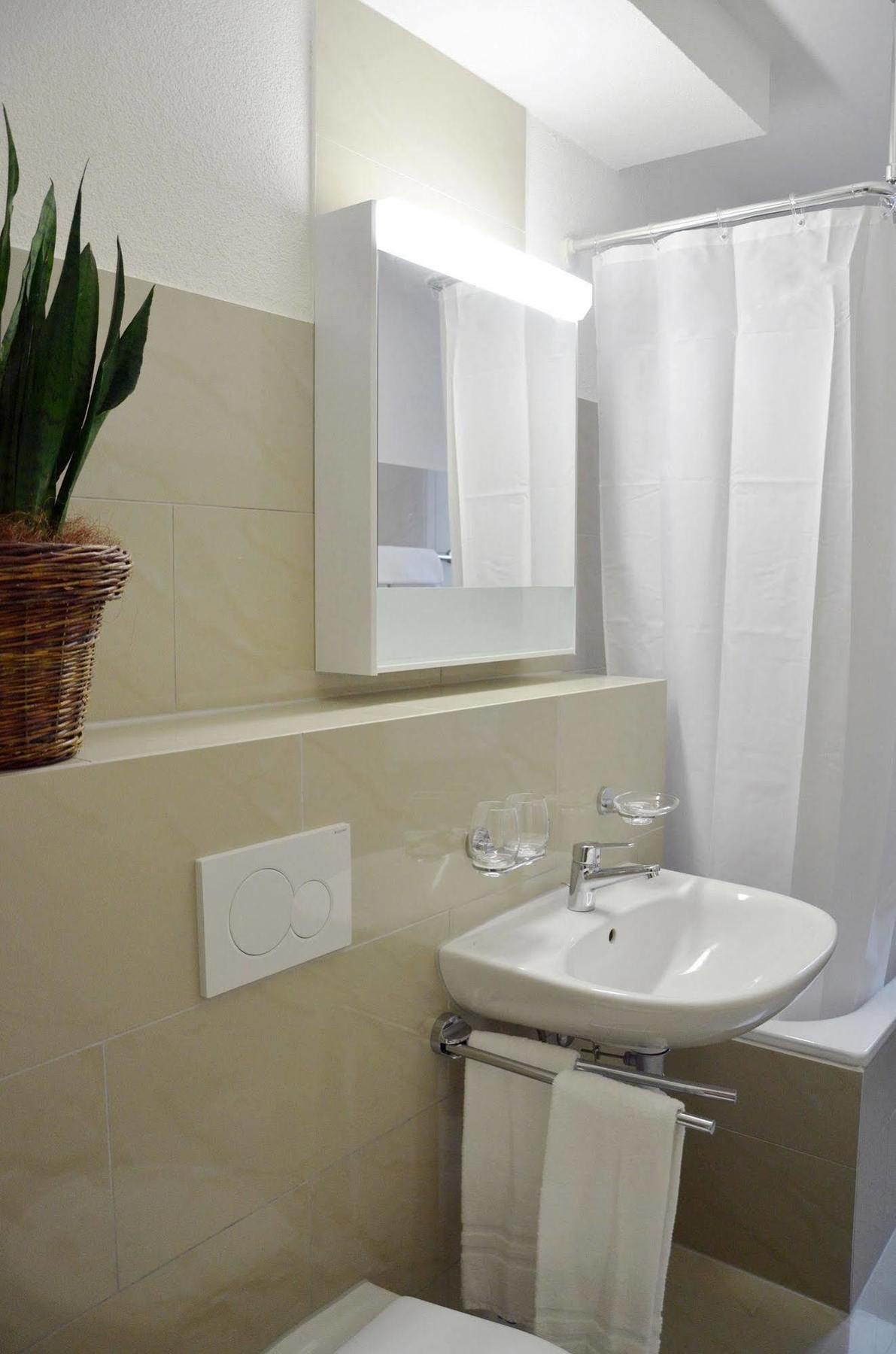 Rent A Home Landskronstrasse - Self Check-In Basilea Esterno foto